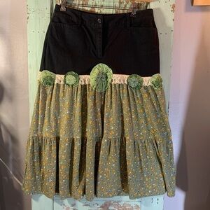 Women’s Liz Claiborne black & green floral flowy skirt